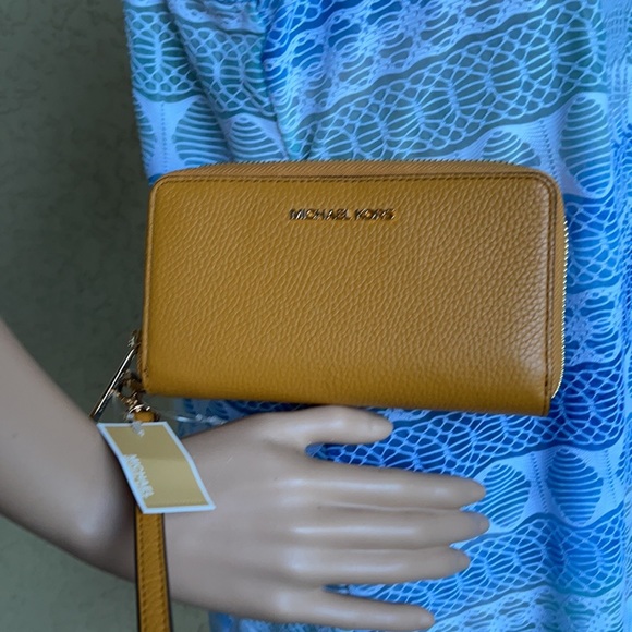 Michael Kors Jet Set Travel Lg Flat Multifunctional Phone Case-Wristlet-Wallet - Picture 9 of 16